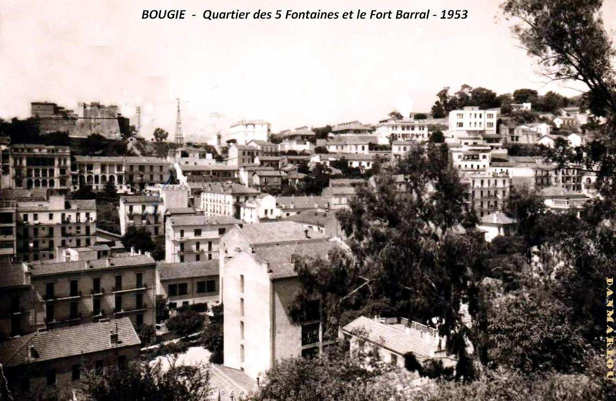 Bougie - Quartier des 5 Fontaine et le Fort Barral - 1953.jpg